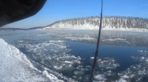 ЯМА ЗАБИТА РЫБОЙ, ЛОВИМ ХАРИУСА НА АНГАРЕ ЗИМОЙ