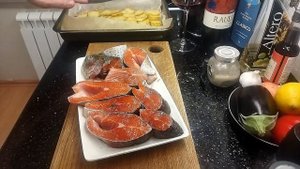 ★ Форель запеченная в духовке с картофелем.??