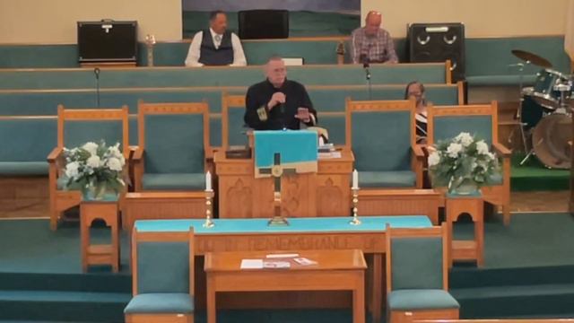 Elder Hurley Richardson delivers a message at Walter’s Chapel UHC entitled “Leaves but no Fruit” смотреть онлайн