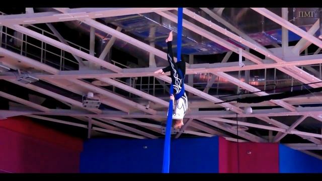 Воздушная гимнастика. На кубке Украины по акробатике. Показательное выступление.Запорожье 14.12.201 смотреть онлайн