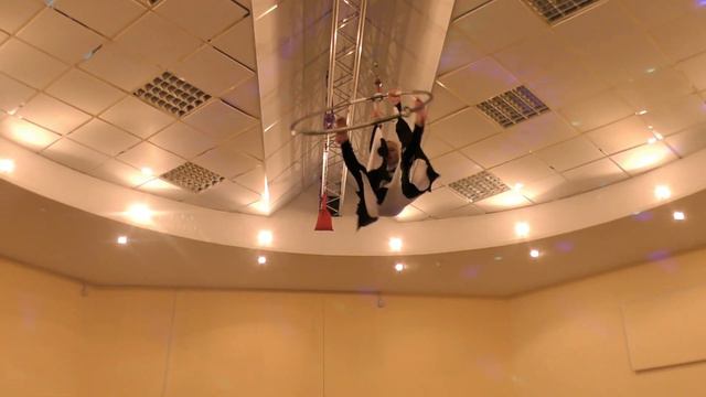 Cool circus kids. Circus Studio " Fantazery"-Bobariko Anastasia (9 years old) - Air hoop "Ghost". смотреть онлайн