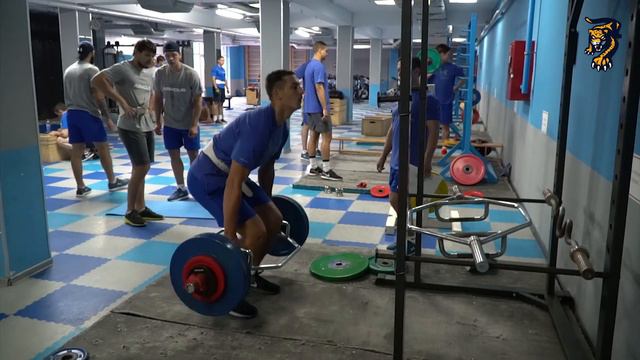 Игроки ХК "Сочи" сдают тесты по физподготовке смотреть онлайн