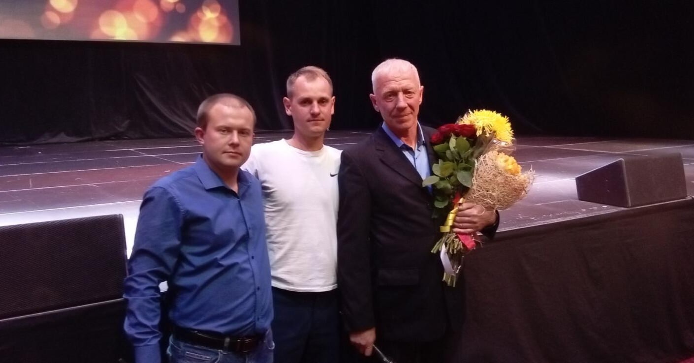 ОТМОТАТЬ НАЗАД. ХИТЫ В СТИЛЕ 80-Х, 90-Х смотреть онлайн