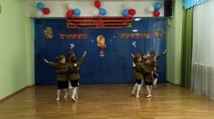 Танец "Катюша", исполняет  ансамбль "Звездочки"