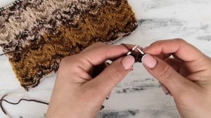 Простой интересный узор спицами для вязания из секционной пряжи