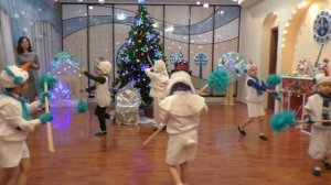 Старшая группа 2 танец Снеговики