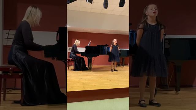 Гусева Софья. Л.Бетховен «Волшебный цветок»; И. Хрисаниди «Мамины ладони» смотреть онлайн