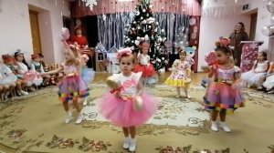 Утренник Путешествие в сладкую страну. Танец конфеток