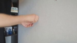 Как закрепить зеркало, которое стоит на полу. Что бы не упало на голову