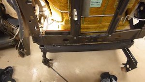 #W124 Ремонт механизма подголовника и спинки сидения.