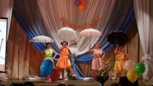 Танец с зонтиками.Лесосибирск