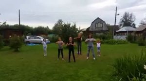 Танец под песню Пульсом бьет бит