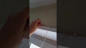 Как можно повесить гирлянды шторы быстро без всяких креплений ( скотча, скрепки и т.п.).