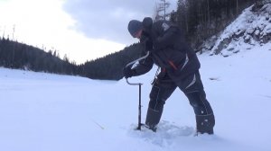 ЗИМНЯЯ РЫБАЛКА В поисках новых мест, залив Саржаково Красноярскго водохранилища СИБИРИЯ