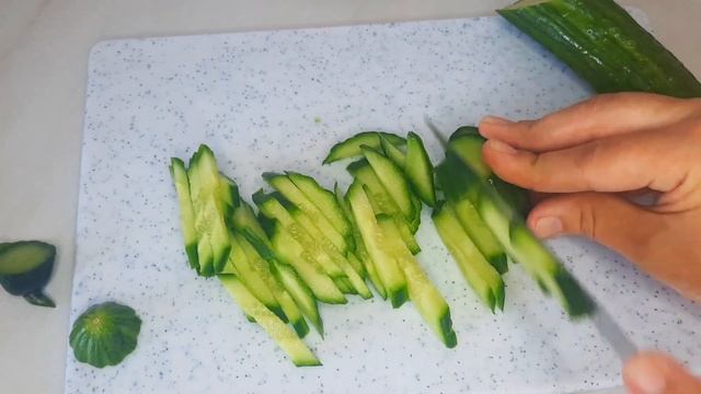 Салат "ГНЕЗДО" .  ОЧЕНЬ ВКУСНЫЙ  и бюджетный  салат. Готовлю  через ден.