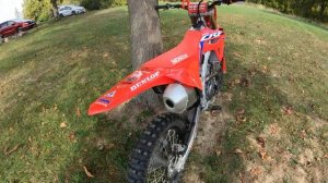 2022 Honda CRF250F vs 2022 Honda CRF250R Back to Back Ride! Woods Loop