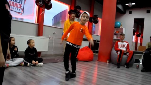 Мария Кормилицына vs Сергей Табакарь vs Анна Родина / HIP-HOP NEW YEAR BATTLE KIDS 1/2