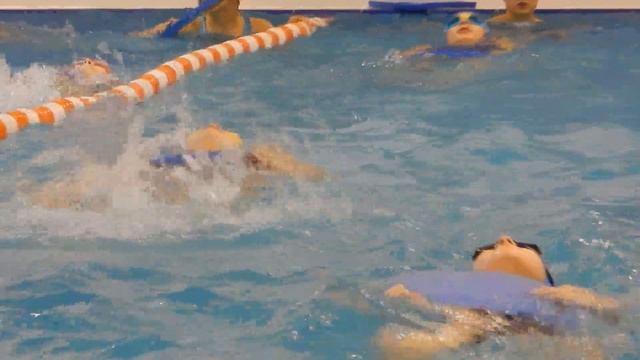 ВОДНЫЕ ПРОЦЕДУРЫ .КАК НАУЧИТЬСЯ ПЛАВАТЬ, МОЙ ПЕРВЫЙ ПОХОД В БАССЕЙН смотреть онлайн