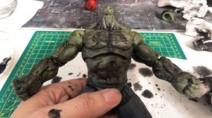 Aplicando el Black Wash al Hulk de Marvel Legends en vivo