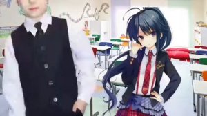 Маленькая девочка учит целоваться