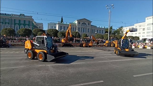 Танцующие экскаваторы-шоу в Екатеринбурге