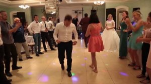 Батл девушек и парней на свадьбе.Танцы без правил