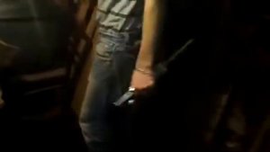 Как сделать  Самодельный пистолет из мебельного степлера