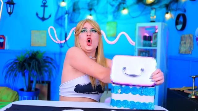 Мы удочерили бедную куклу! Перевоплощение из нищей в богатую смотреть онлайн