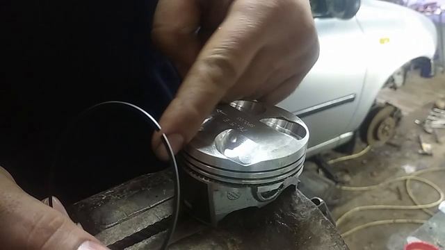 КАК правильно УСТАНОВИТЬ поршневые КОЛЬЦА и ПОРШНИ на двигатель автомобиля