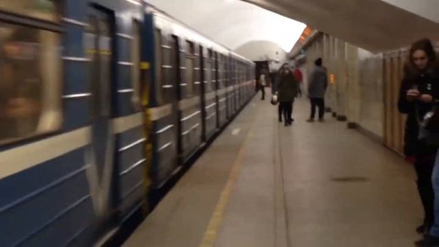 Метро состав 81.717.2-8889 На станции сенная площадь смотреть онлайн