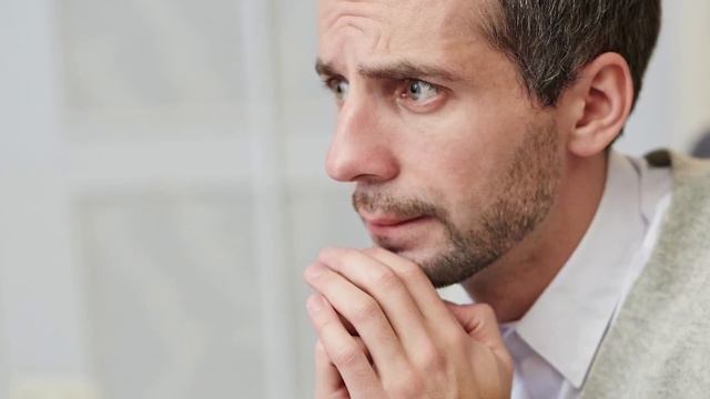 Она лечила всех жителей деревни, а себе не могла помочь. А в день прощания… смотреть онлайн