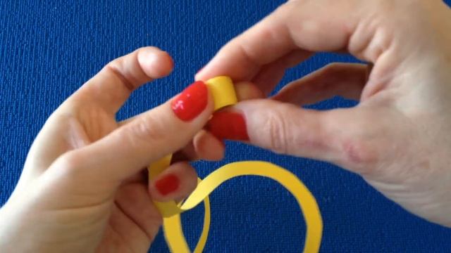 DIY. Как сделать розы из бумаги простой и быстрый способ. Идеи для украшения подарка.Поделки!! смотреть онлайн