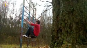 на шведской стенке