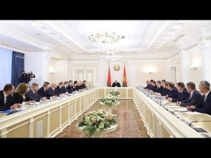 "К стенке поставим!" Лукашенко жестко предупредил министров о недопустимости коррупции
