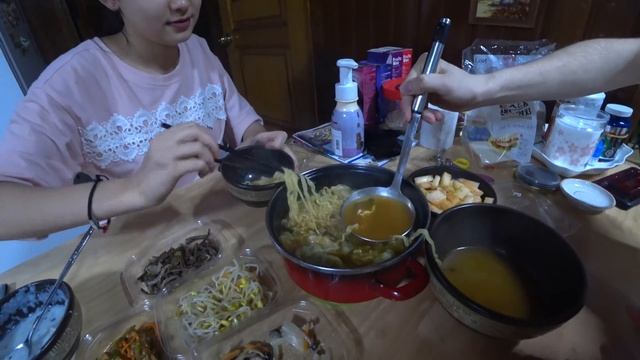 Русский-корейский парень готовит лапшу (рамён)/KOREA VLOG