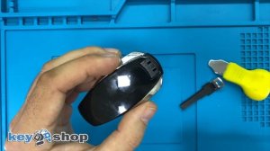 Заменить батарейку в смарт ключе Фольксваген Туарег NF. Replacing the battery in the key Touareg NF