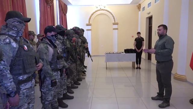 Бойцам ЧВК «Вагнер» вручили государственные награды ДНР «За освобождение Артемовска» смотреть онлайн