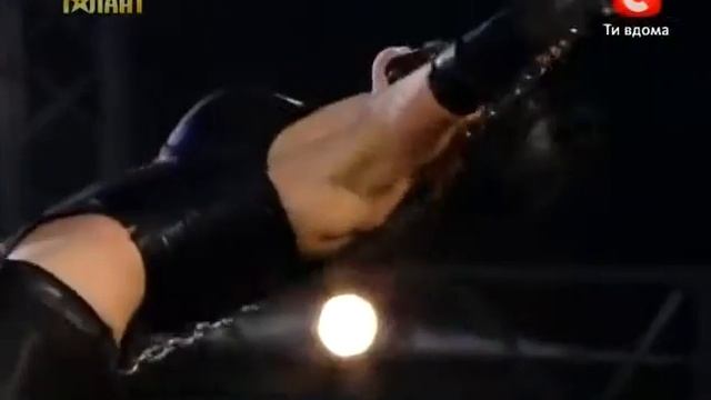 Девушка-кошка Илона Окунькова. Эквилибр на свободной цепи. ''УМТ 4'' (17.03.2012) смотреть онлайн