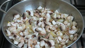 Куриные котлеты с грибами и сыром