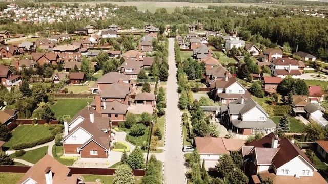 Летний обзор коттеджного поселка Ильичевка