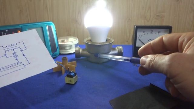 НЕ ВЗДУМАЙ ВЫБРАСЫВАТЬ СТАРЫЙ ВОДЯНОЙ СЧЕТЧИК бесплатное освещение СОВСЕМ ДАРОМ смотреть онлайн