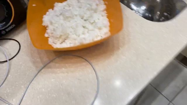 ГОТОВИМ ОНИГИРИ 🍙 НА ПРОТЯЖЕНИЕ 2 МИНУТ 23 СЕКУНД смотреть онлайн