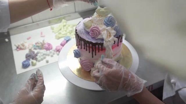 Украшаем торт без мастики смотреть онлайн