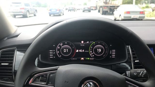 Работа адаптивного круиз - контроля и ассистента движения по полосе смотреть онлайн