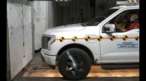 Краштест Тесла Кибертрак и Форд Ф-150