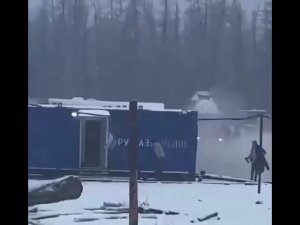 МЕДВЕДЬ НАПАЛ НА ВАХТОВИКОВ В ЯКУТИИ, БОЛЬШЕ НЕ ПОЕДУ НА БУРОВЫЕ #опаснаяработа #буровая