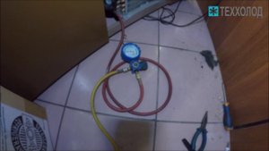 Заправка холодильной витрины Carboma Cube фреоном R404A