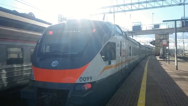 ЭП2Д-0099 ЦППК Перекраска Наше Подмосковье и ЭД4М-0359 На станции Кунцевская смотреть онлайн