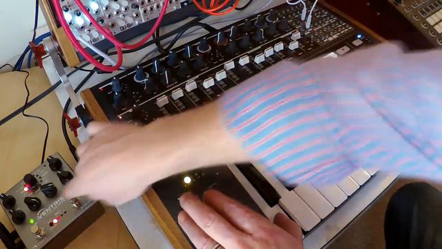 arturia minibrute 2 + source audio dual reverb pedal - no talking just playing. смотреть онлайн