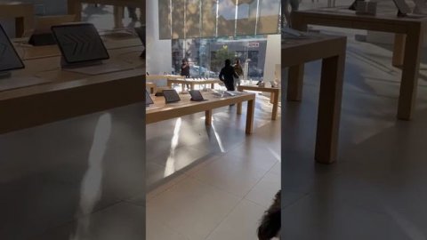 Технику Apple в магазинах США теперь крадут без каких-либо последствий